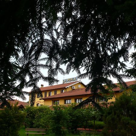 Hotel Ristorante La Perla Varallo Pombia Eksteriør billede