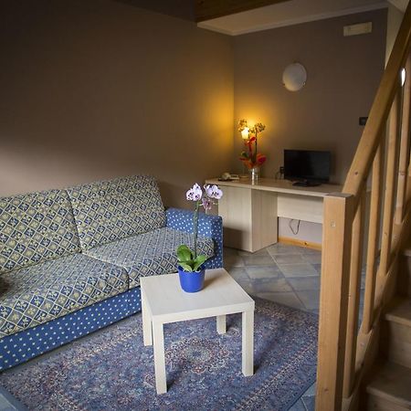 Hotel Ristorante La Perla Varallo Pombia Eksteriør billede