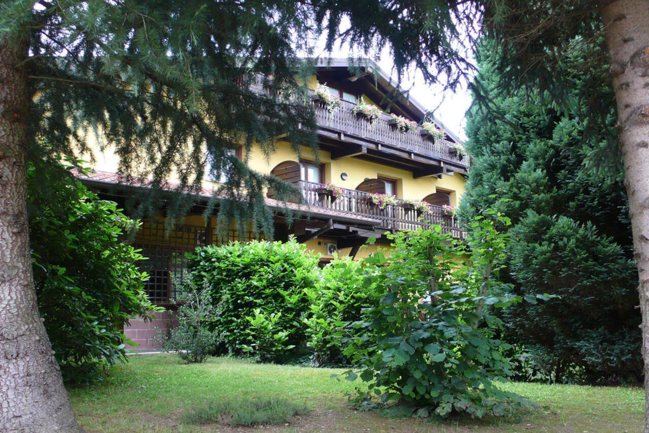 Hotel Ristorante La Perla Varallo Pombia Eksteriør billede