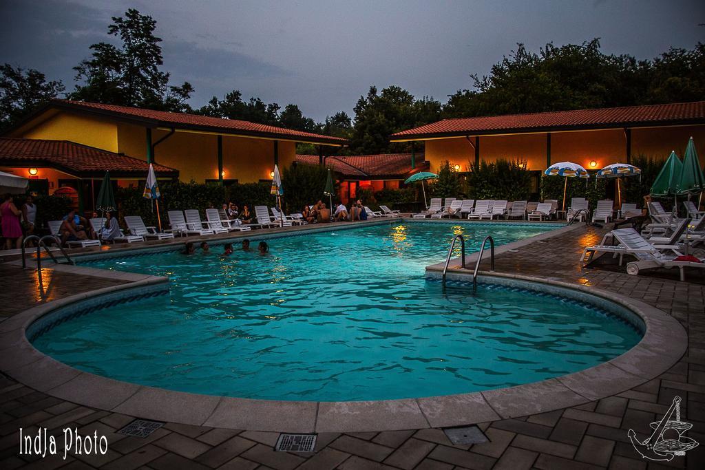 Hotel Ristorante La Perla Varallo Pombia Eksteriør billede