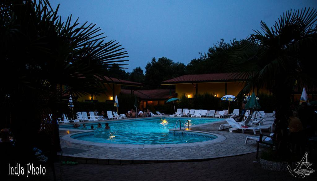 Hotel Ristorante La Perla Varallo Pombia Eksteriør billede