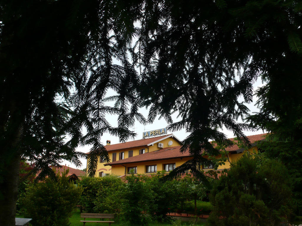 Hotel Ristorante La Perla Varallo Pombia Eksteriør billede