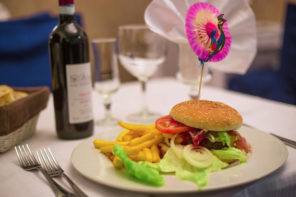 Hotel Ristorante La Perla Varallo Pombia Eksteriør billede