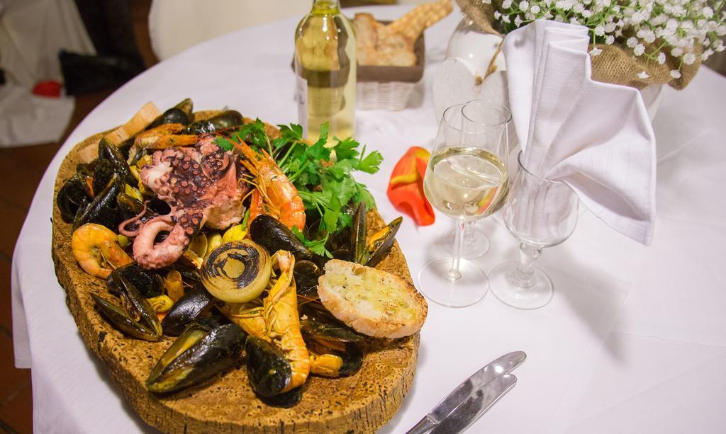 Hotel Ristorante La Perla Varallo Pombia Eksteriør billede