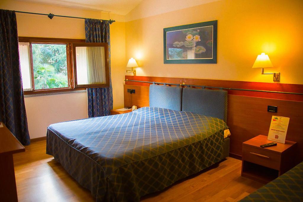 Hotel Ristorante La Perla Varallo Pombia Eksteriør billede