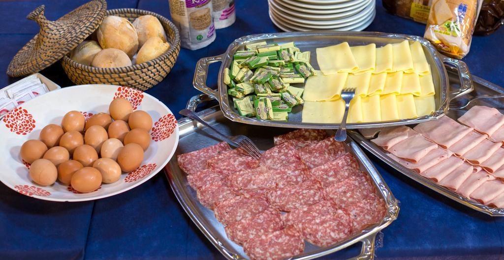 Hotel Ristorante La Perla Varallo Pombia Eksteriør billede