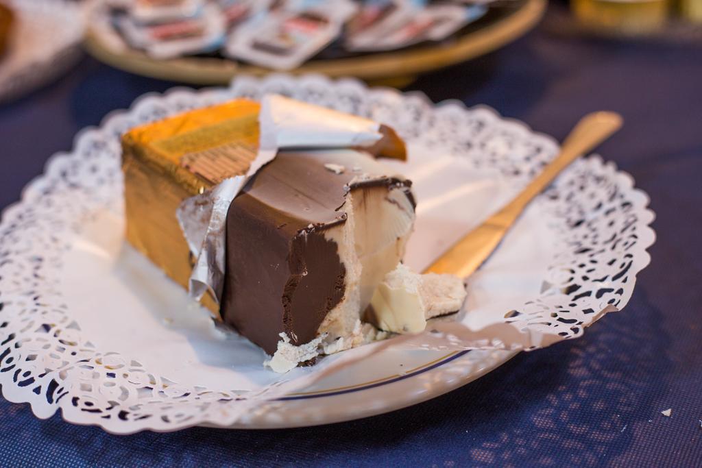 Hotel Ristorante La Perla Varallo Pombia Eksteriør billede