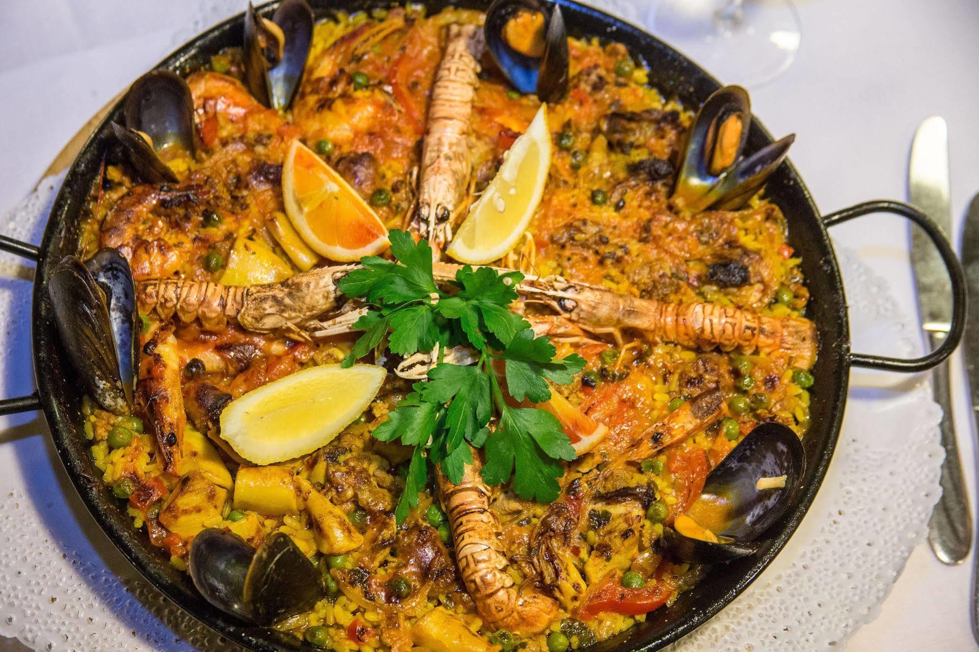Hotel Ristorante La Perla Varallo Pombia Eksteriør billede