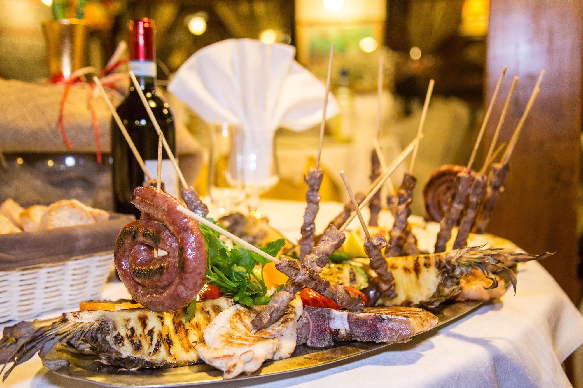 Hotel Ristorante La Perla Varallo Pombia Eksteriør billede