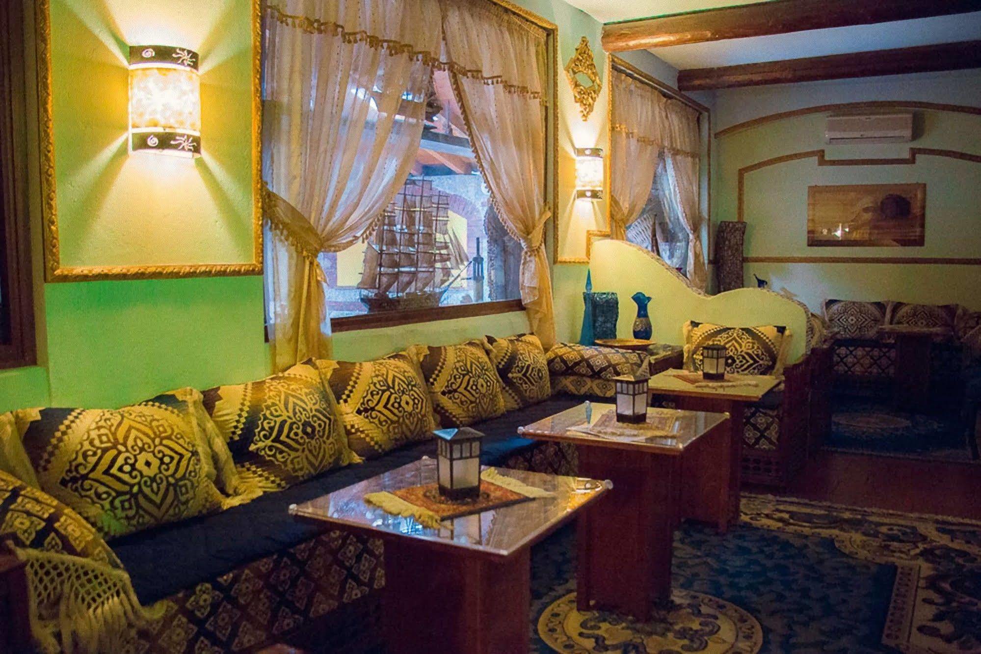 Hotel Ristorante La Perla Varallo Pombia Eksteriør billede