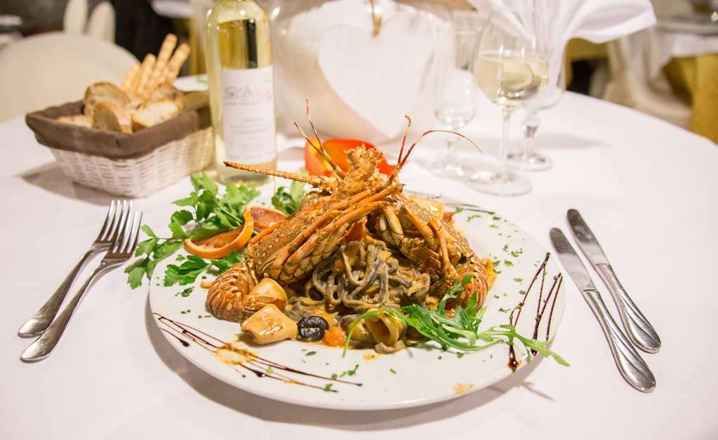 Hotel Ristorante La Perla Varallo Pombia Restaurant billede