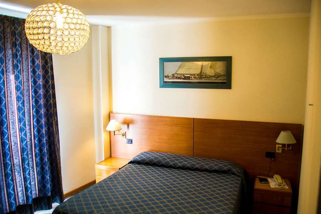 Hotel Ristorante La Perla Varallo Pombia Værelse billede